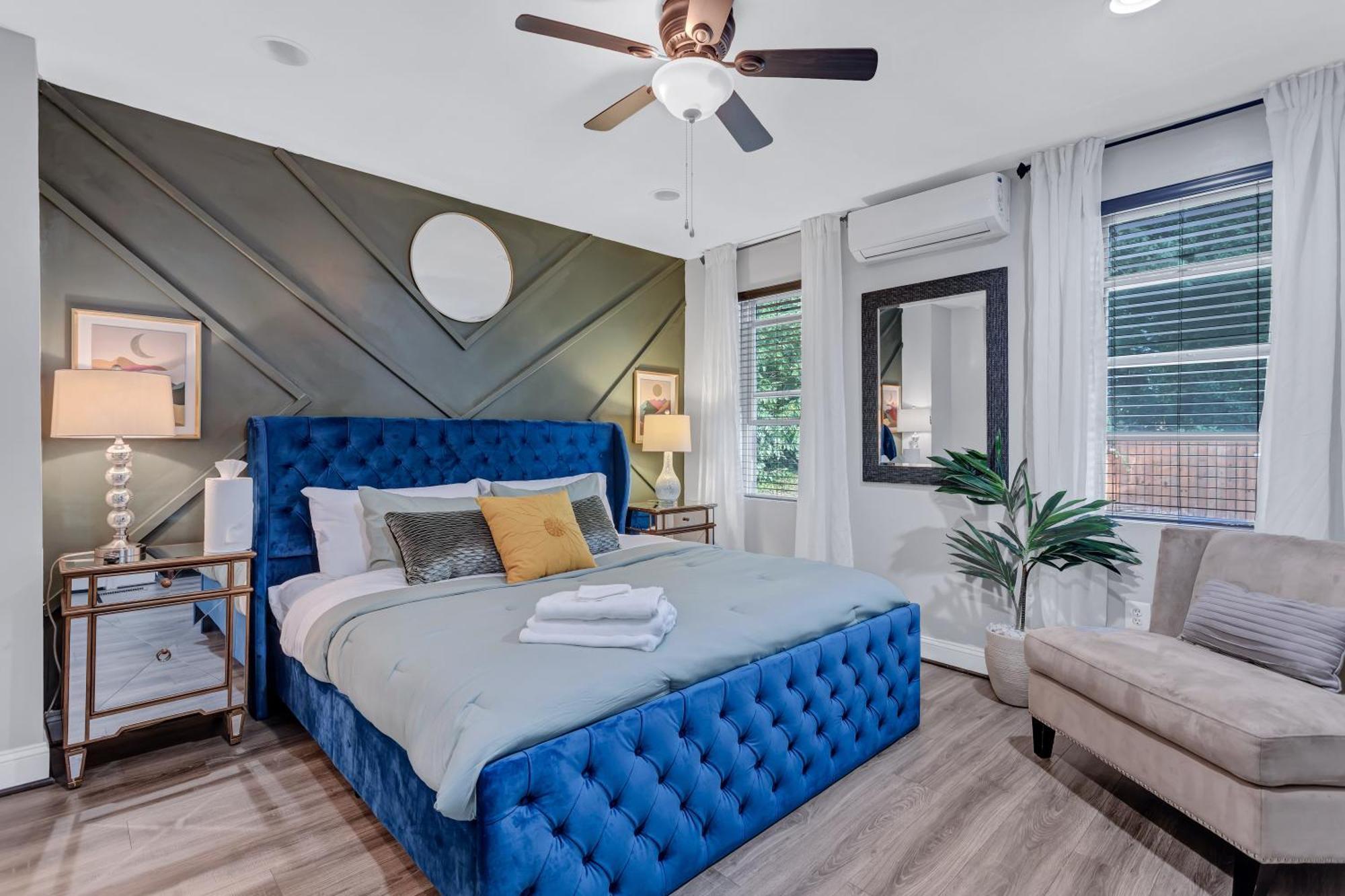 Bright Stylish Hidden Gem In Dc With King Bed 75inch Tv And Free Parking Villa *