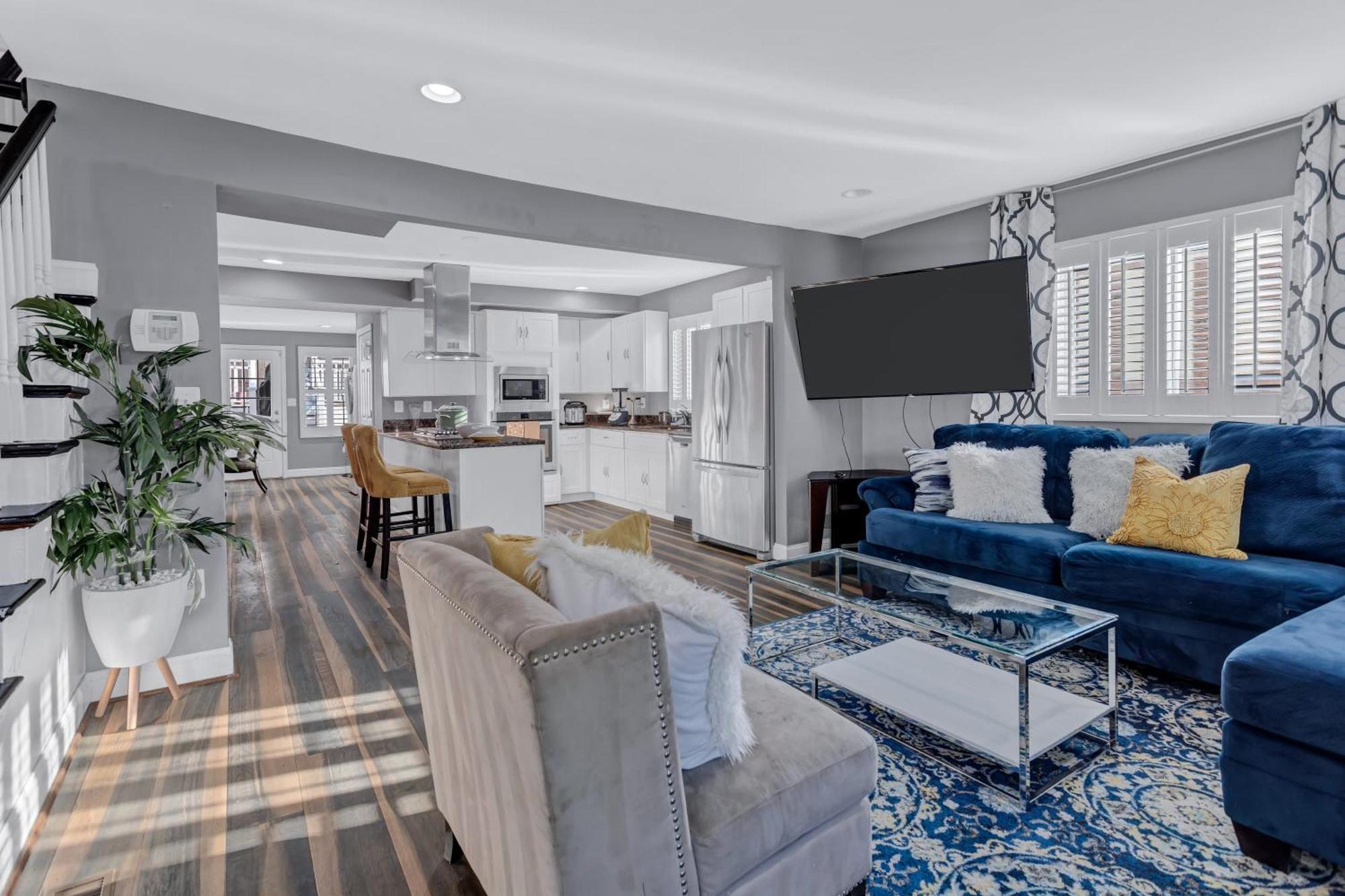 Bright Stylish Hidden Gem In Dc With King Bed 75inch Tv And Free Parking Villa Washington