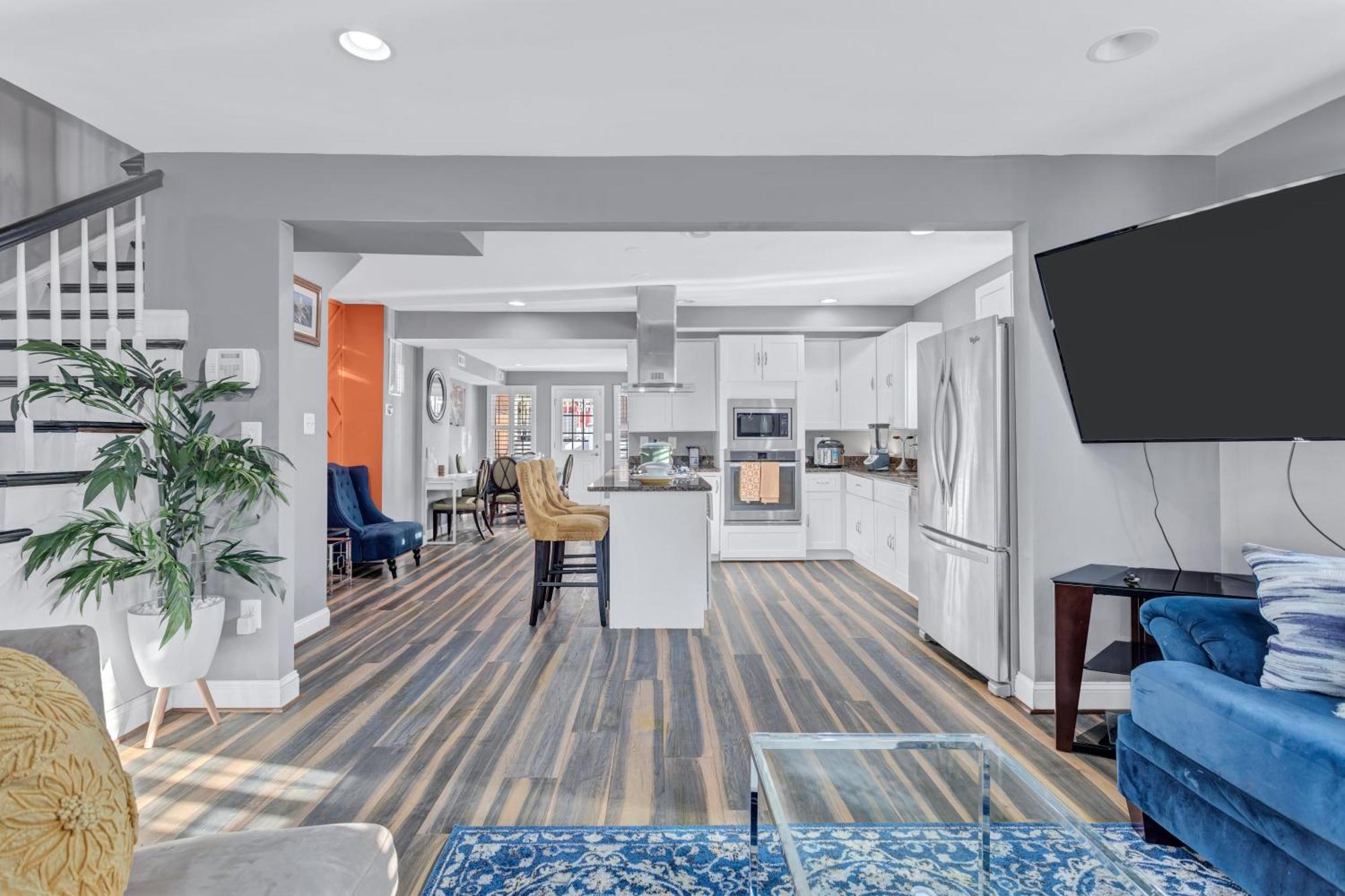 Bright Stylish Hidden Gem In Dc With King Bed 75inch Tv And Free Parking Villa