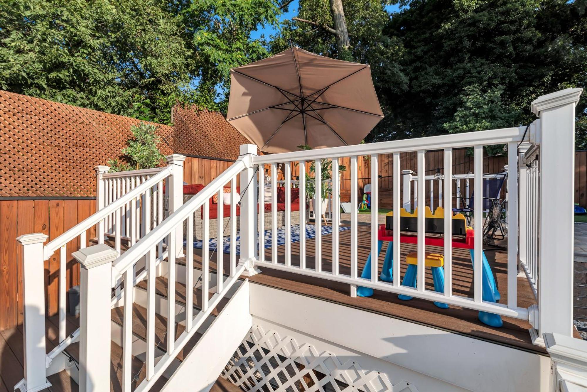 Bright Stylish Hidden Gem In Dc With King Bed 75inch Tv And Free Parking
