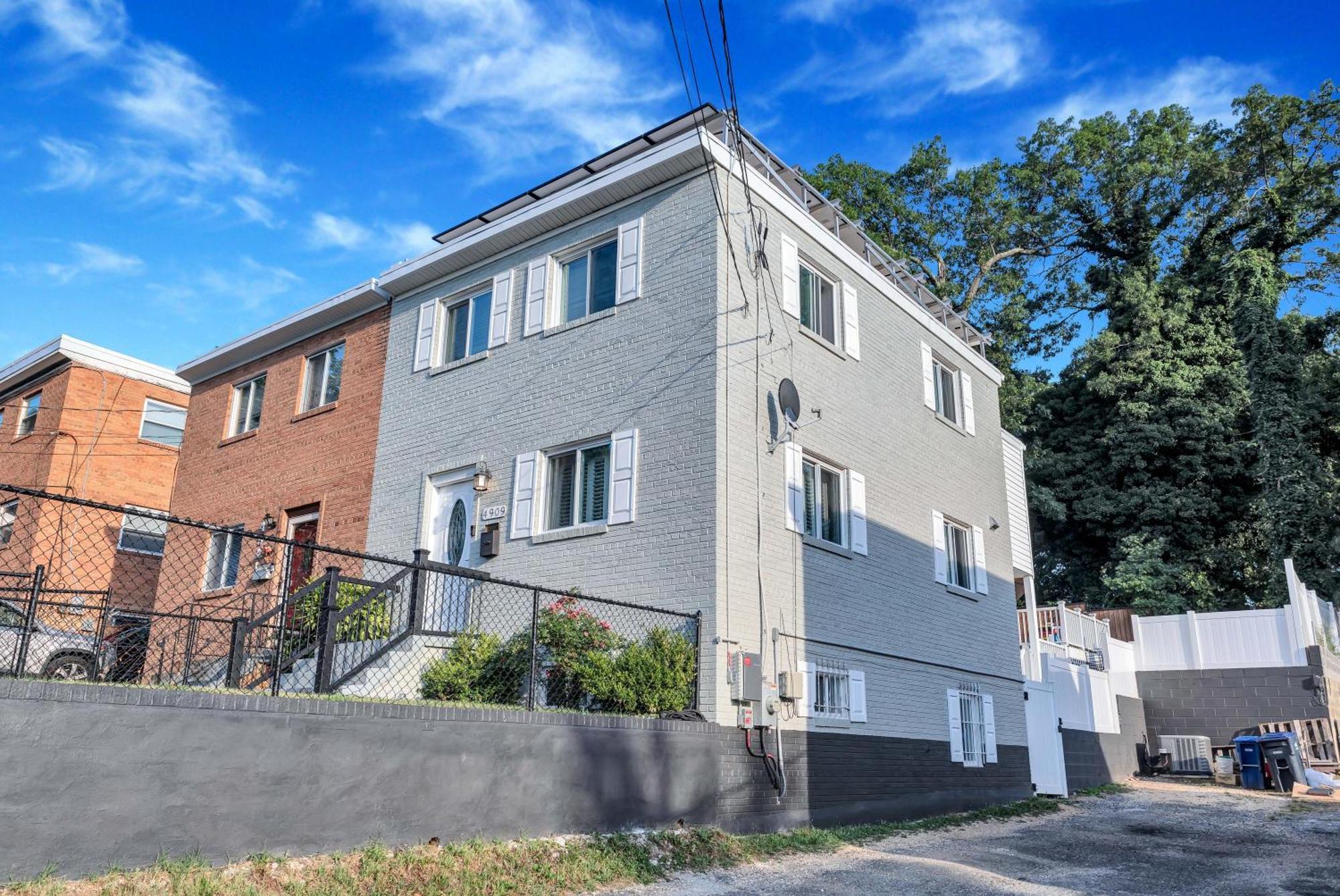 Villa Bright Stylish Hidden Gem In Dc With King Bed 75inch Tv And Free Parking Washington