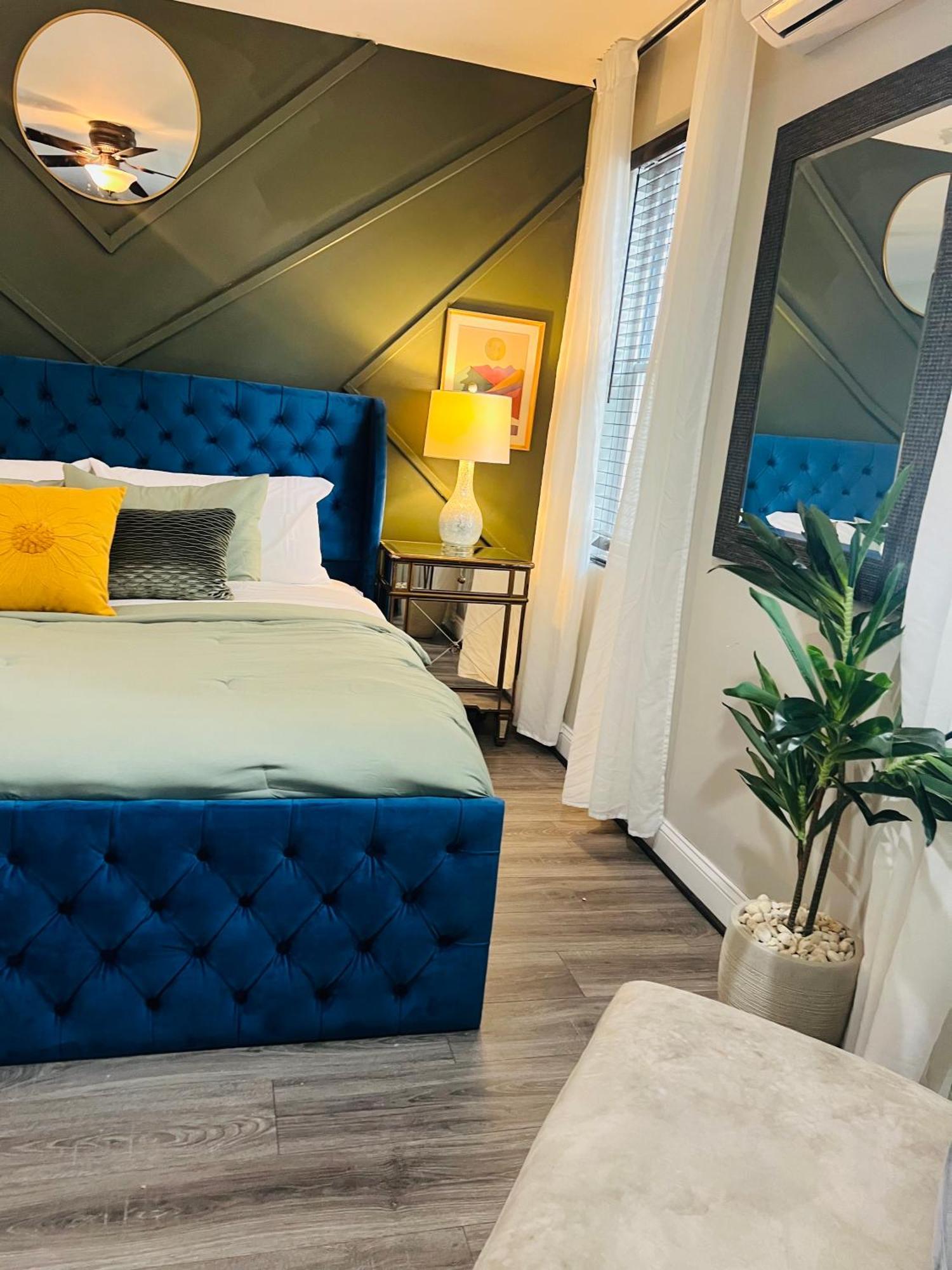 Villa Bright Stylish Hidden Gem In Dc With King Bed 75inch Tv And Free Parking Washington